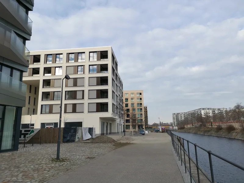 Lichtdurchflutete 2-Zimmer-Wohnung mit Balkon & EBK in Berlin Mitte — photo 1